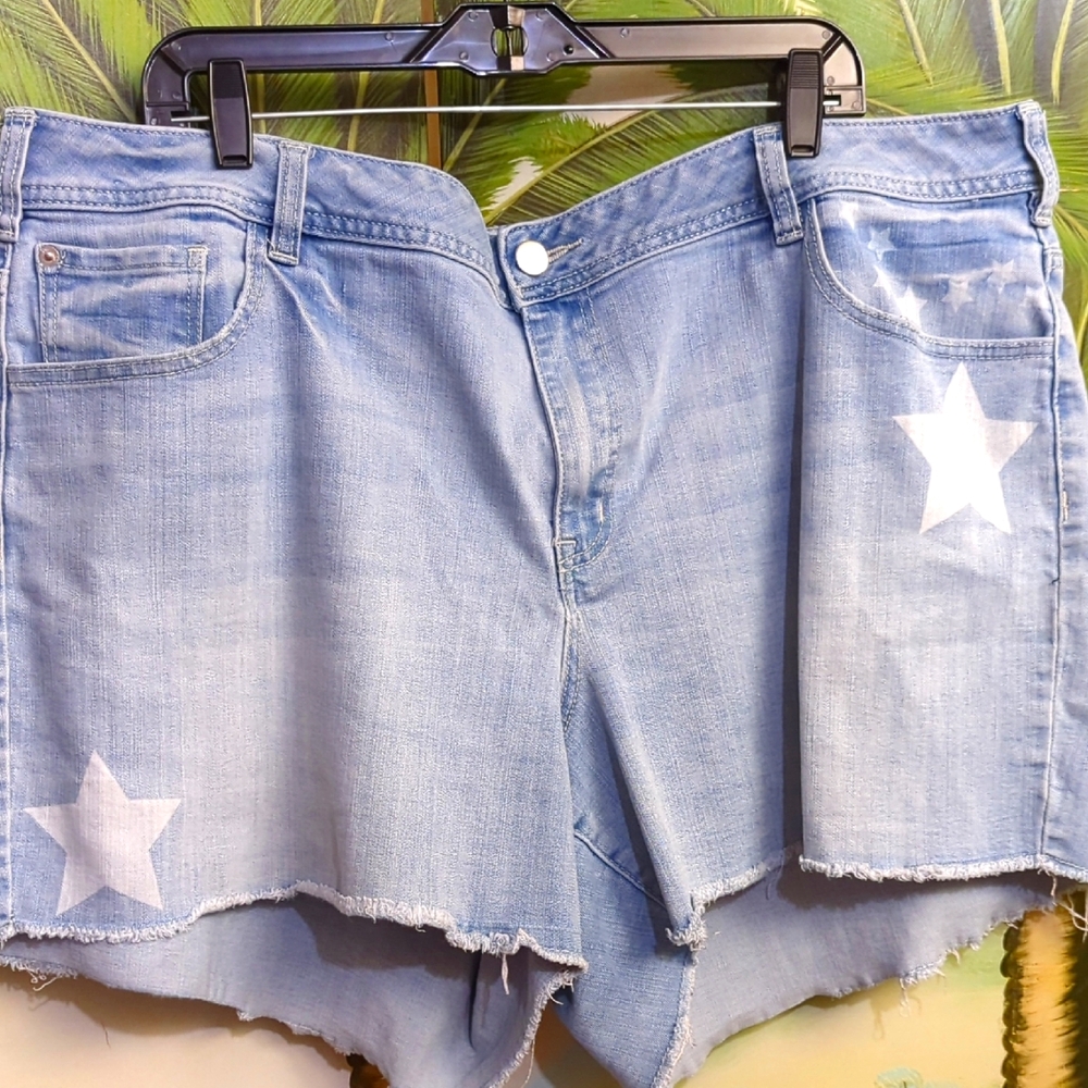 # 28 - Venezia Light Blue Denim Shorts with Star Accents Size 24w